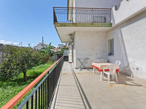 Snug Holiday Home in Niza di Sicilia with Balcony